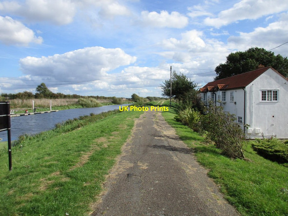 Photo 6"x4" The river bank, Dunston Washway Southrey c2016 P1