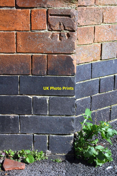 Photo 6"x4" Benchmark on 'The Kingsholme' pub Nuneaton c2016