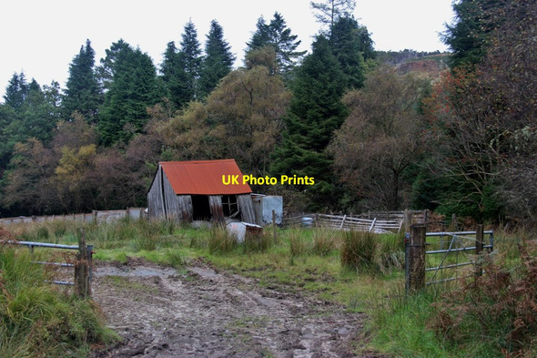 Photo 6"x4" Animal pen in Glen Kin Clachaig\/NS1181 c2016