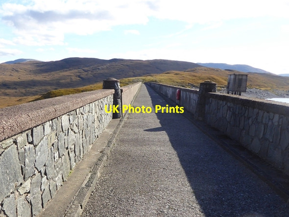 Photo 6"x4" Top of the Loch Quoich dam Coire an t-Seasgaich c2016