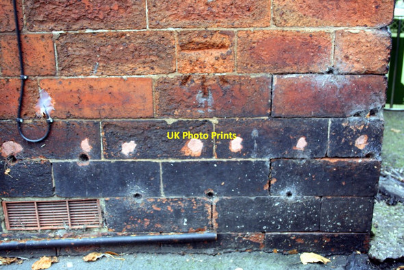 Photo 6"x4" Benchmark on #17 Queen's Road Leeds\/SE3034 c2016
