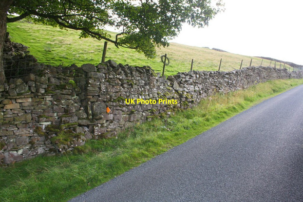 Photo 6"x4" Junction of dry stone walls near Usha Top Farm, High Lane Low Row\/SD9897 c2016