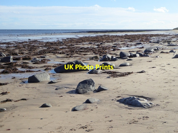 Photo 6"x4" Boulders and seaweed on Boulmer beach Boulmer c2016