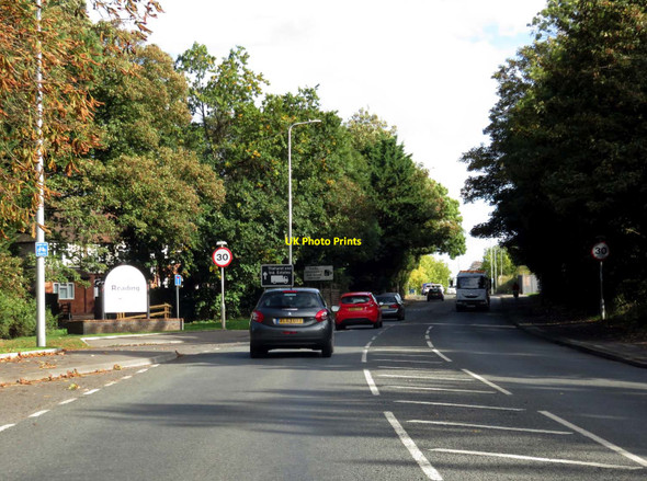 Photo 6"x4" Bath Road entering Reading Churchend\/SU6772 c2016