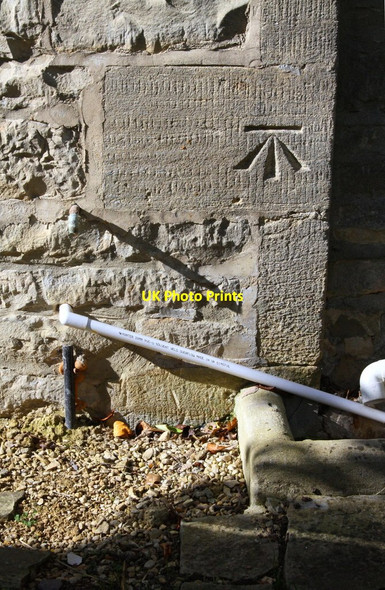 Photo 6"x4" Benchmark on 'Fox Tail Cottage' Burford\/SP2512 c2016