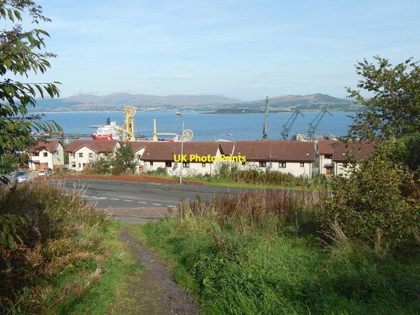 Photo 6"x4" The lower end of a path to Gibshill Port Glasgow c2016