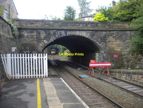 Photo 6"x4" Train approaching Matlock station Matlock c2016