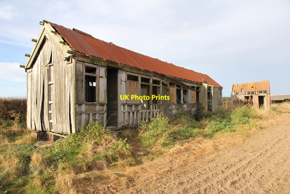 Photo 6"x4" Old railway carriage Bothamsall c2016 P1