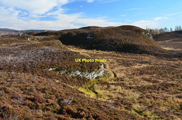Photo 6"x4" Heather moor with outcrops Ballinluig\/NN9457 c2016