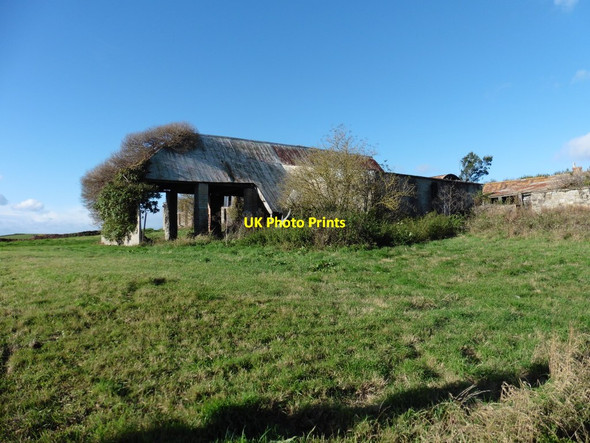 Photo 6"x4" Dilapidated barn at Perham Farm Portfield\/ST4026 c2016