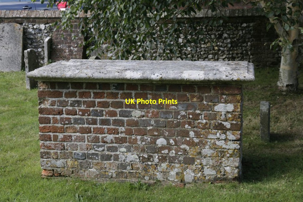Photo 6"x4" Brick Chest Tomb Nettlebed c2016