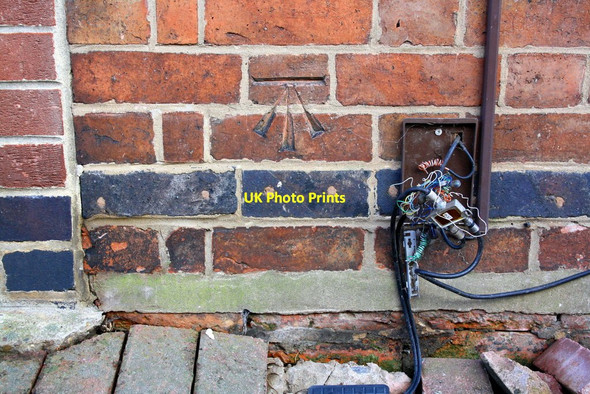 Photo 6"x4" Benchmark on #41 Gladstone Street Loughborough c2015