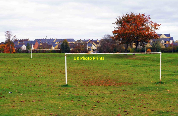 Photo 6"x4" Football pitch near Upavon Way, Carterton, Oxon Carterton\/SP2806 c2016