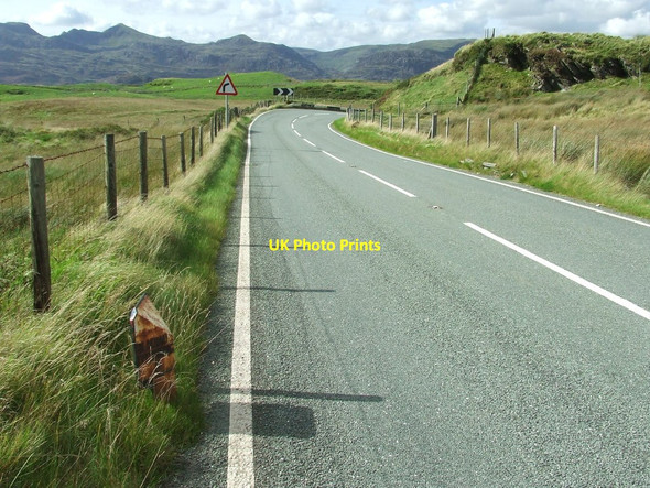 Photo 6"x4" Old Milepost Llan Ffestiniog c2016