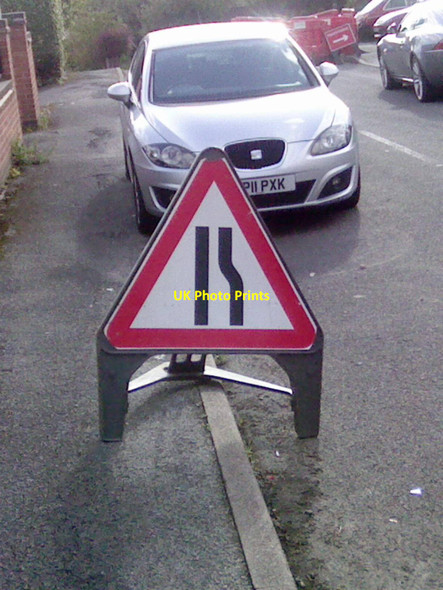 Photo 6"x4" UK temporary road narrows to the right ahead sign Heanor c2016