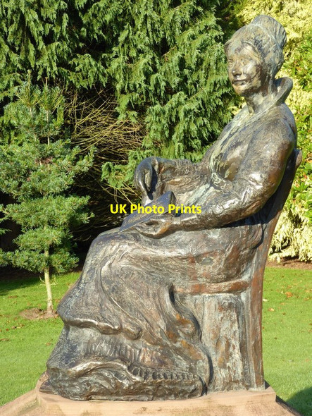 Photo 6"x4" Statue of Elizabeth Crichton Dumfries c2016