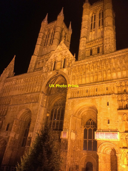 Photo 6"x4" A floodlit Lincoln Cathedral Lincoln c2016