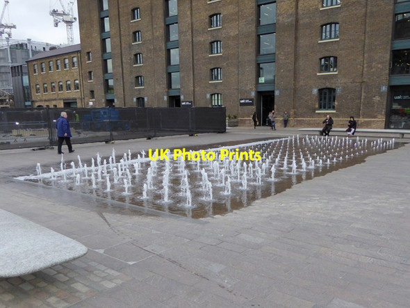 Photo 6"x4" Fountain in Granary Square London c2016