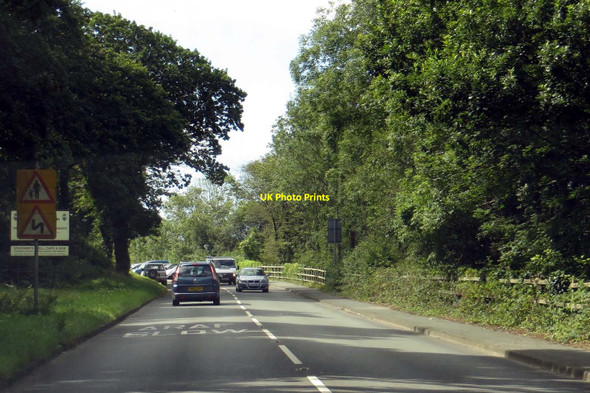 Photo 6"x4" Britannia Terrace heading into Boston Lodge Porthmadog c2015