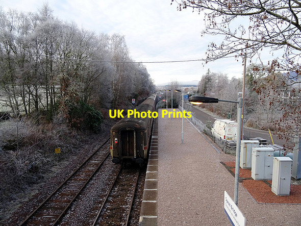 Photo 6"x4" The Caledonian Sleeper leaving Spean Bridge station Alltour c2016