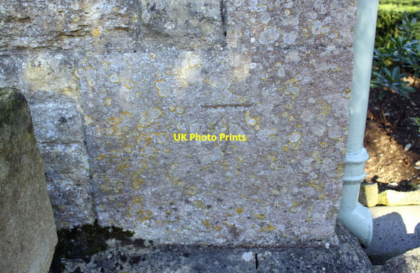Photo 6"x4" Benchmark on 'The Bell House' Burford\/SP2512 c2016