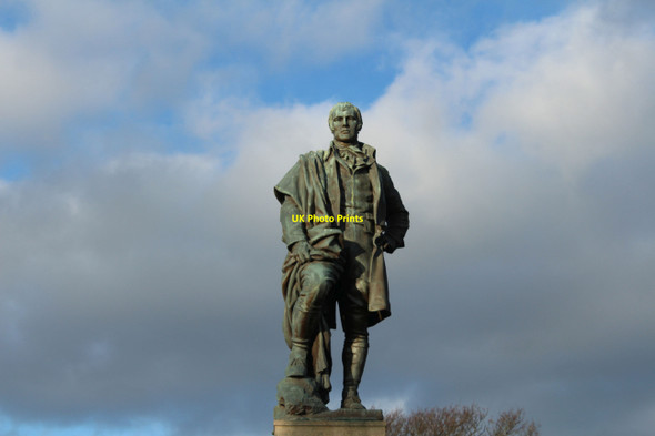 Photo 6"x4" The Irvine Burns Statue Irvine c2016