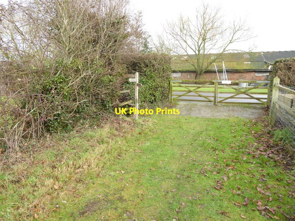 Photo 6"x4" Footpath turns left at Morley Farm High Cross\/TQ2417 c2017