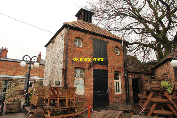 Photo 6"x4" Lion & Snake pigeoncote Lincoln c2017