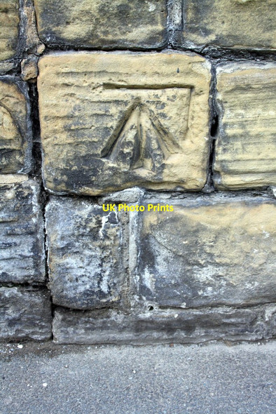 Photo 6"x4" Benchmark on wall pier of Park Lane Leeds\/SE3034 c2016