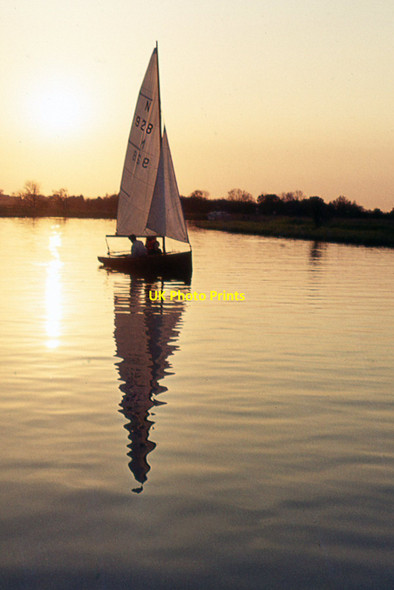 Photo 6"x4" Sails at Sunset Fishley\/TG4011 c1973