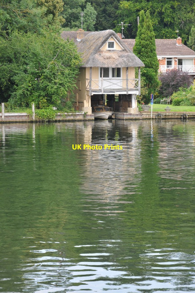 Photo 6"x4" Boathouse on the River Thames Reading c2011