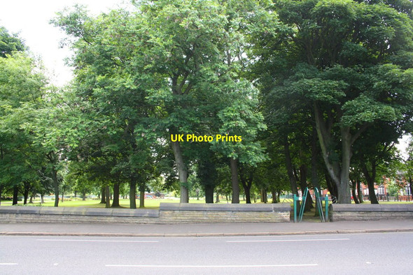 Photo 6"x4" Entrance to Cross Flatts Park from Beeston Road Beeston Hill c2016