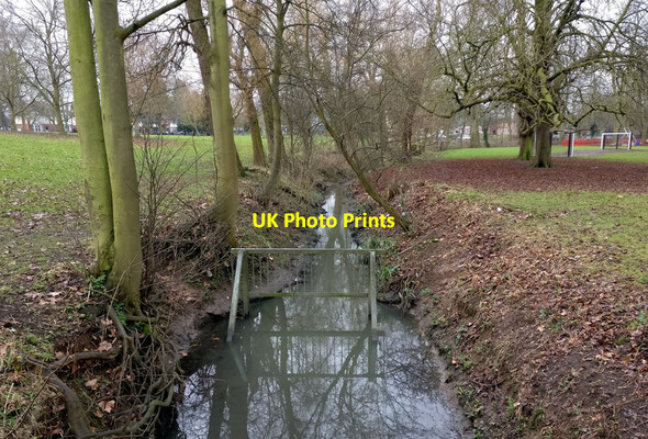 Photo 6"x4" Braunstone Brook flowing through Westcotes Park Leicester c2017