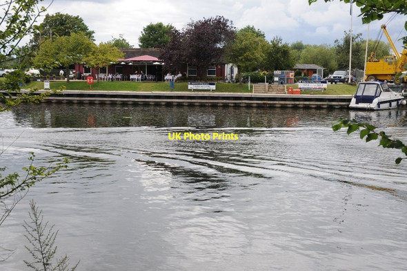 Photo 6"x4" The River Thames near Bray Marina Dorney Reach c2011