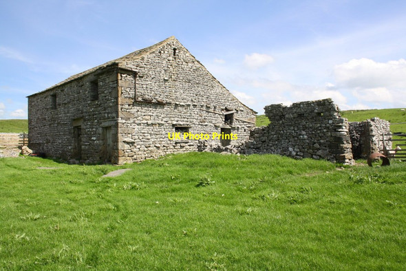 Photo 6"x4" Barn at Haws House Chapel-le-Dale c2016