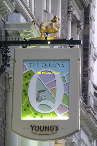 Photo 6"x4" The sign of The Queen's Hampstead\/TQ2685 c2017
