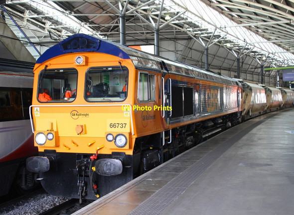 Photo 6"x4" Stone train heads towards Skipton through Leeds Station Leeds\/SE3034 c2016