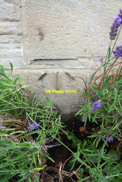 Photo 6"x4" Benchmark on the Kings Arms, Bolton Road Silsden c2016
