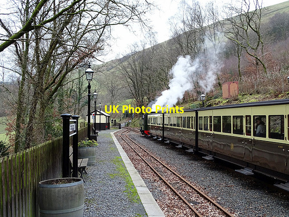 Photo 6"x4" Train standing at Aberffrwd Aberffrwd\/SN6878 c2017