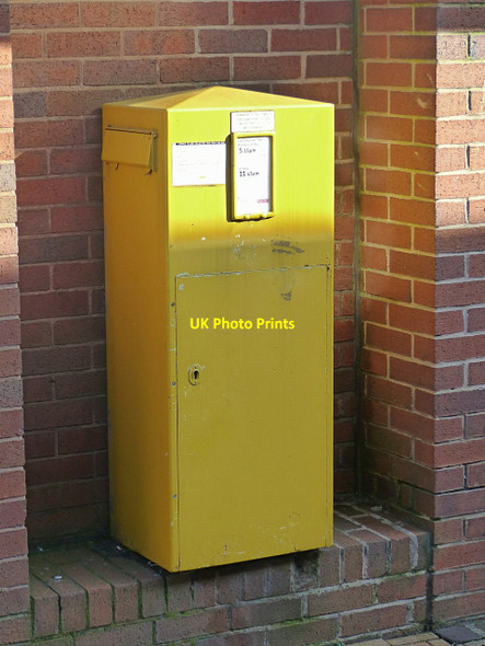 Photo 6"x4" Royal Mail postbox NG31 154, Isaac Newton Shopping Centre, Grantham Grantham c2017