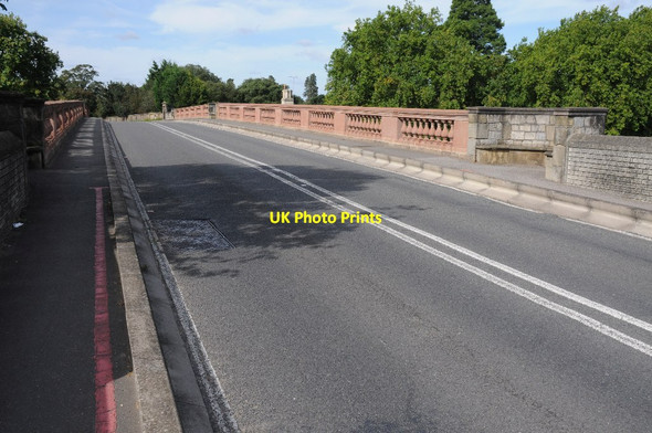 Photo 6"x4" The B3021 crossing Albert Bridge Windsor\/SU9676 c2011