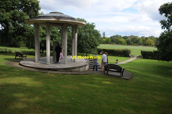 Photo 6"x4" Magna Carta Memorial, Runnymede Egham c2011 P1
