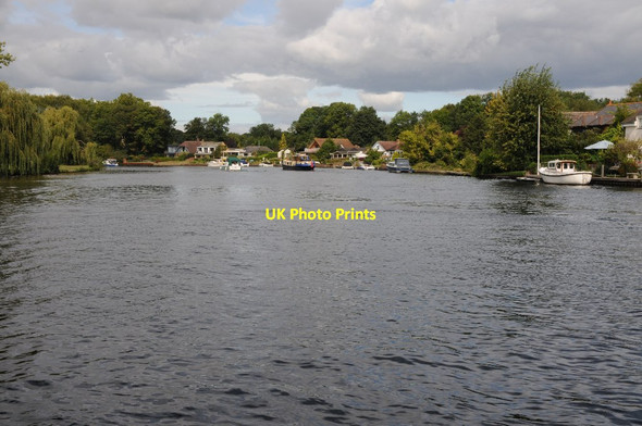 Photo 6"x4" The River Thames at Runnymede Egham c2011