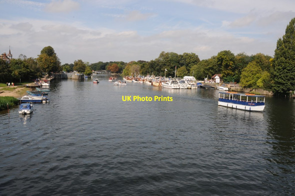 Photo 6"x4" The River Thames at Hampton Surbiton c2011
