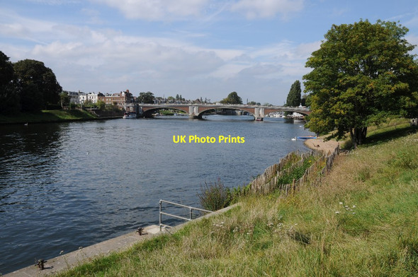 Photo 6"x4" View to Hampton Court Bridge Surbiton c2011