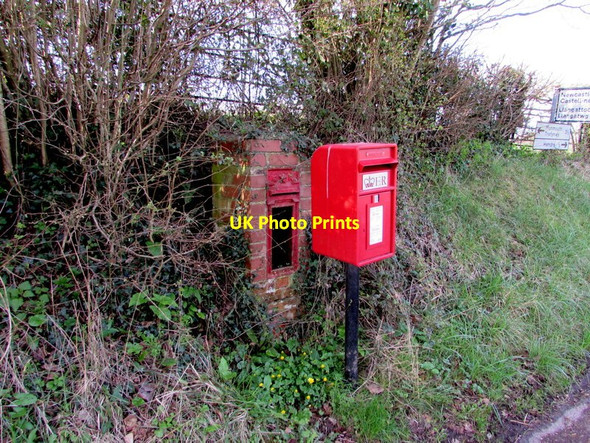 Photo 6"x4" Queen Elizabeth II postbox and the shell of its predecessor near Hendre, Monmouthshire The Hendre c2017