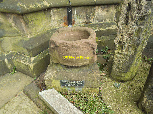 Photo 6"x4" Old font (?) outside St Mary's church, Sandbach Sandbach c2017