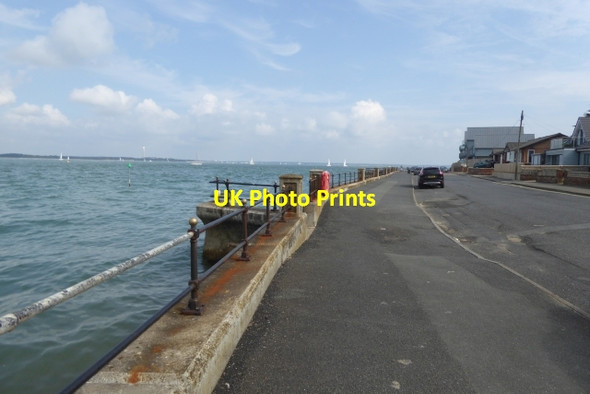 Photo 6"x4" Along Prince's Esplanade Cowes c2016
