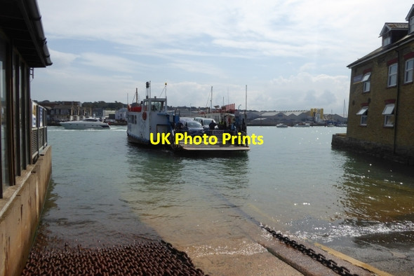 Photo 6"x4" East Cowes Ferry Cowes c2016