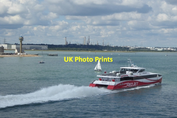 Photo 6"x4" Ferry passing Calshot Point Hook Park c2016